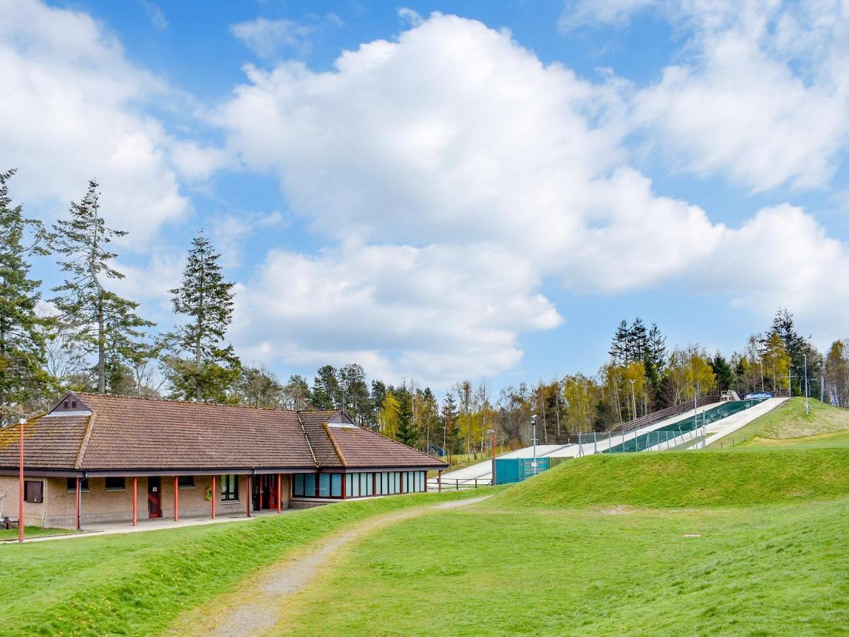 Ukc6715 - Haughton Holiday Home Bridge of Alford Екстериор снимка
